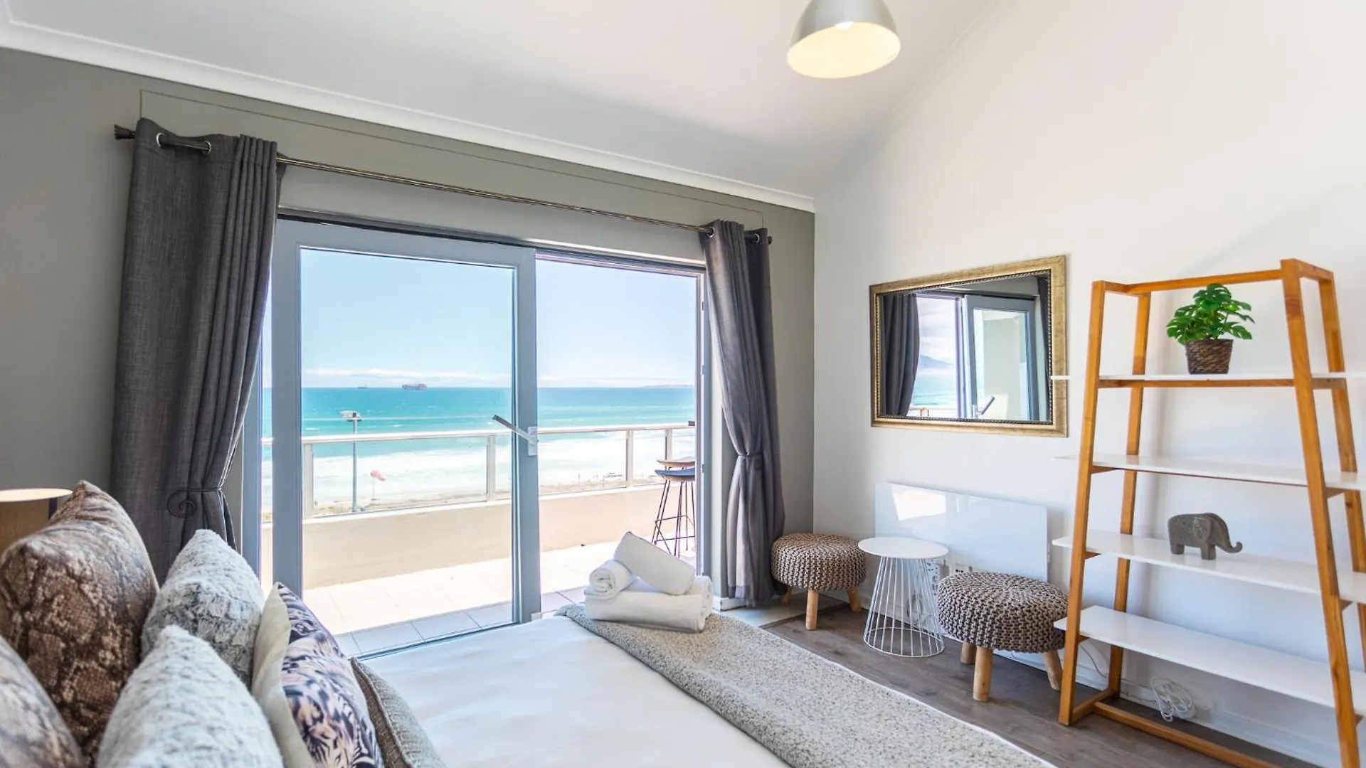 Sea Spray B403 By Ctha Apartment Bloubergstrand