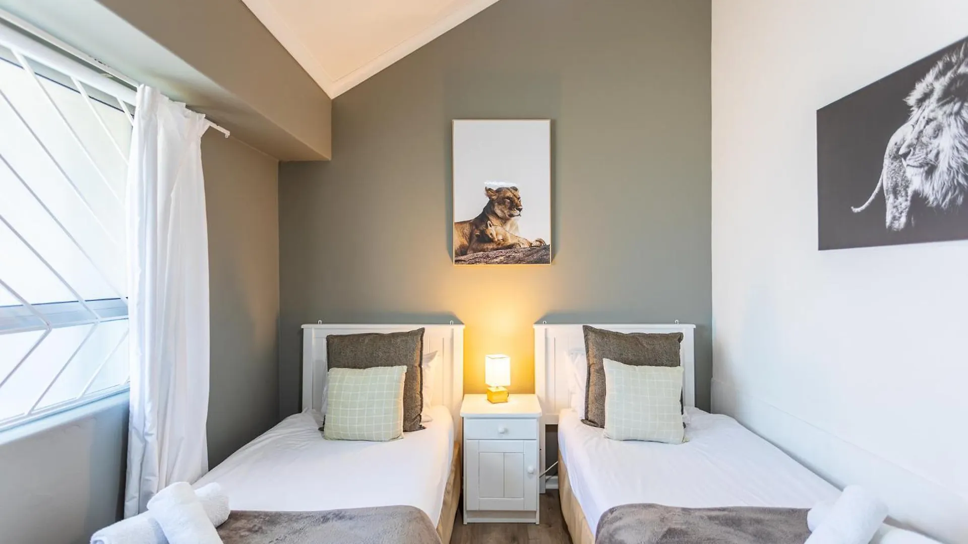 Sea Spray B403 By Ctha Apartment Bloubergstrand South Africa