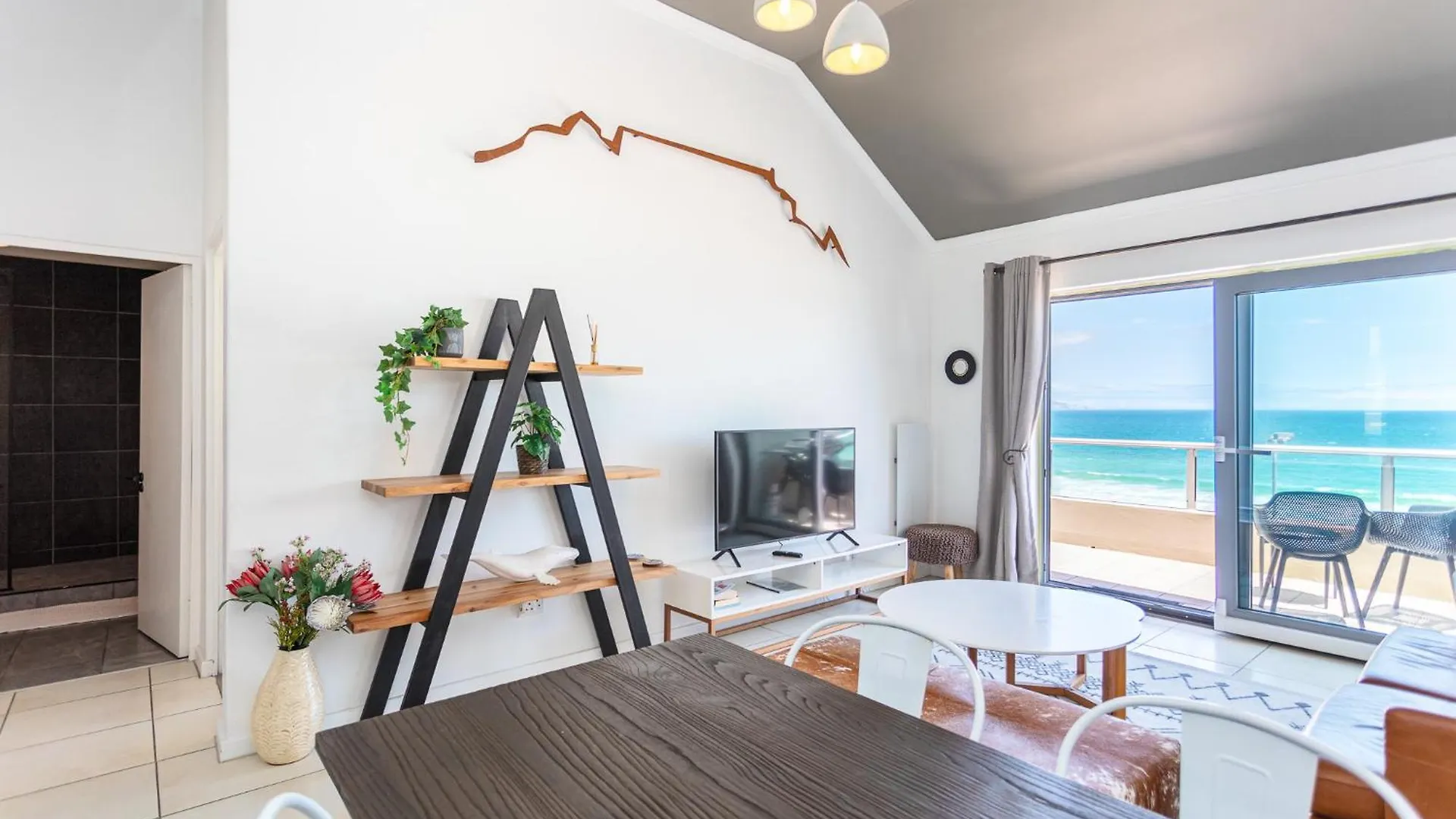 Sea Spray B403 By Ctha Apartment Bloubergstrand